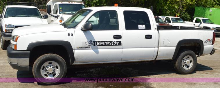 image for item G3619 2005 Chevrolet Silverado 2500HD Crew Cab pickup truck