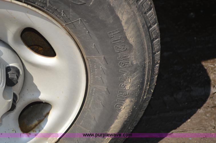 image for item G3619 2005 Chevrolet Silverado 2500HD Crew Cab pickup truck