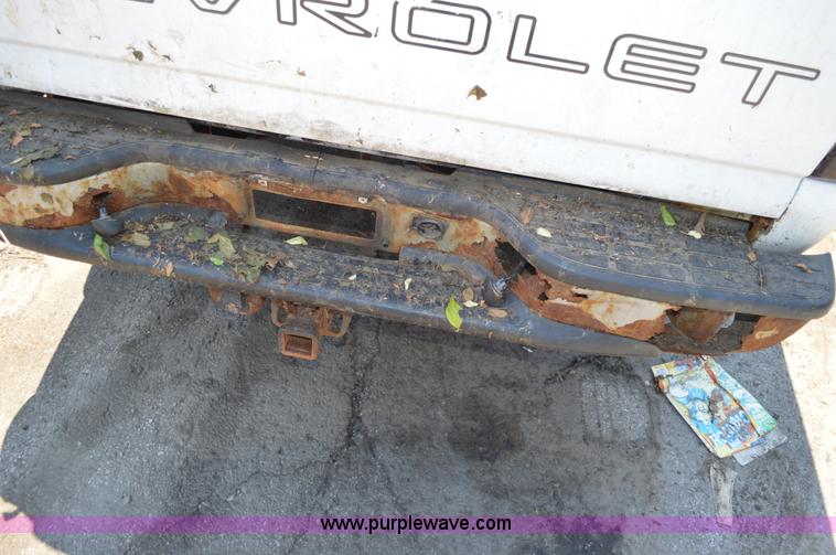 image for item G3619 2005 Chevrolet Silverado 2500HD Crew Cab pickup truck