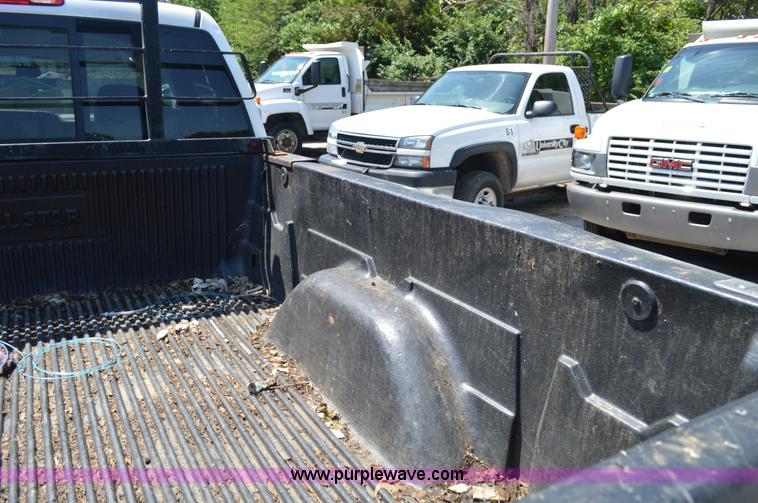 image for item G3619 2005 Chevrolet Silverado 2500HD Crew Cab pickup truck