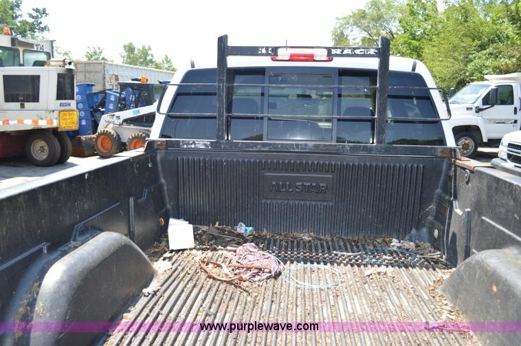 image for item G3619 2005 Chevrolet Silverado 2500HD Crew Cab pickup truck
