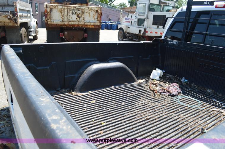 image for item G3619 2005 Chevrolet Silverado 2500HD Crew Cab pickup truck