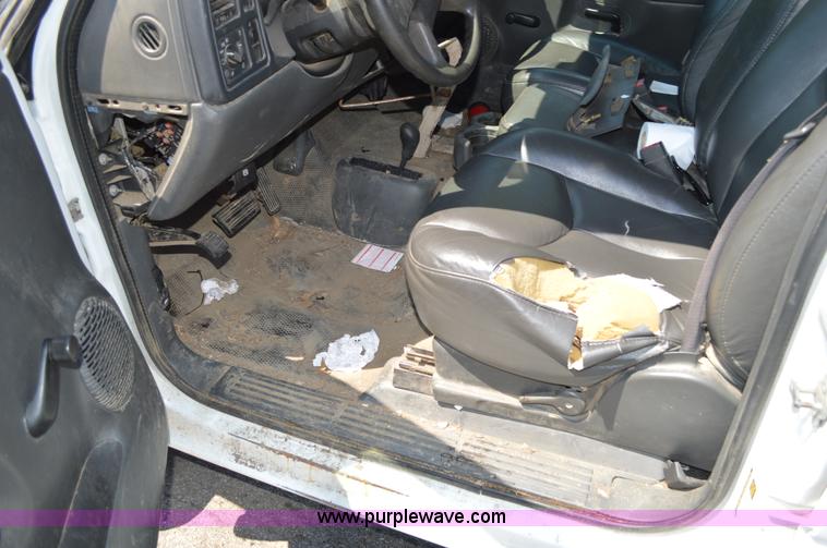 image for item G3619 2005 Chevrolet Silverado 2500HD Crew Cab pickup truck