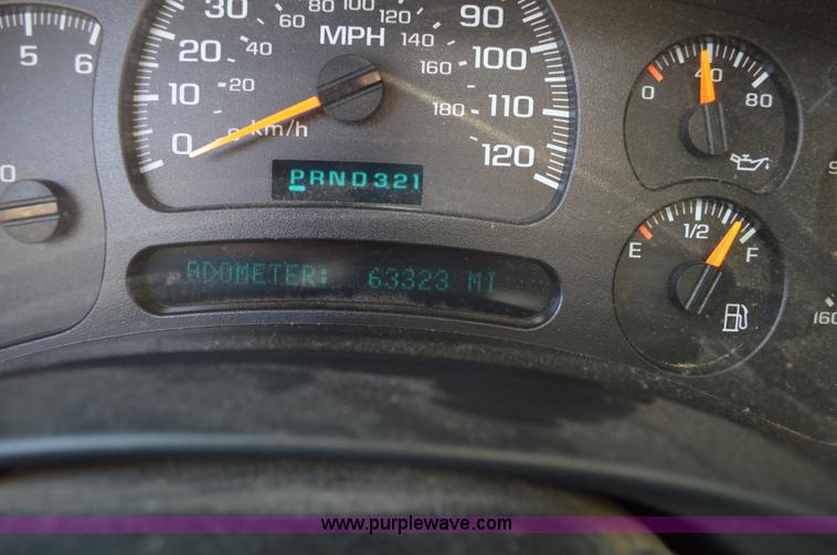 image for item G3619 2005 Chevrolet Silverado 2500HD Crew Cab pickup truck