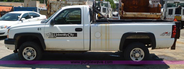 image for item G3620 2006 Chevrolet Silverado 2500HD pickup truck