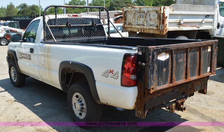 image for item G3620 2006 Chevrolet Silverado 2500HD pickup truck