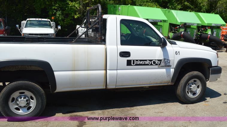 image for item G3620 2006 Chevrolet Silverado 2500HD pickup truck