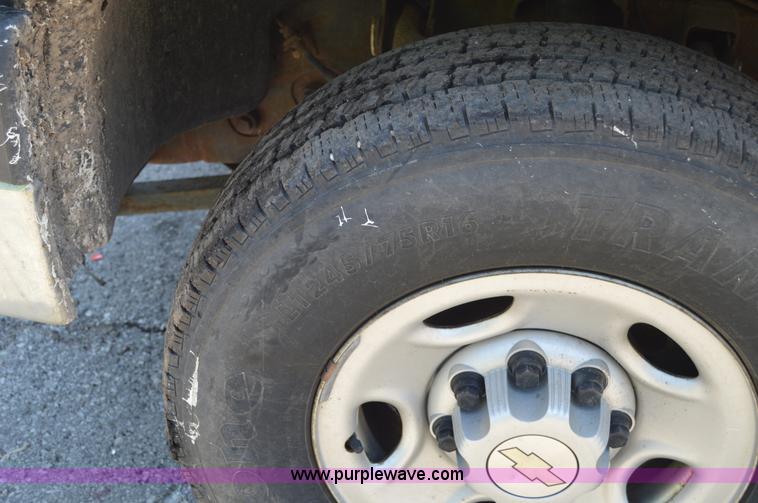 image for item G3620 2006 Chevrolet Silverado 2500HD pickup truck