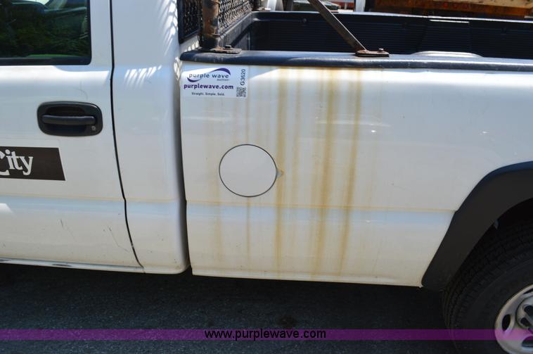image for item G3620 2006 Chevrolet Silverado 2500HD pickup truck
