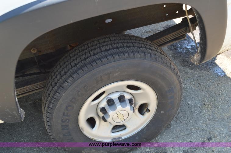 image for item G3620 2006 Chevrolet Silverado 2500HD pickup truck