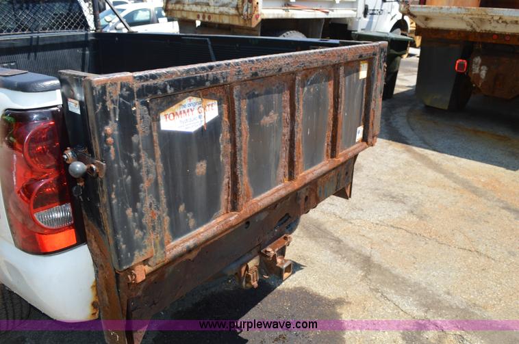 image for item G3620 2006 Chevrolet Silverado 2500HD pickup truck