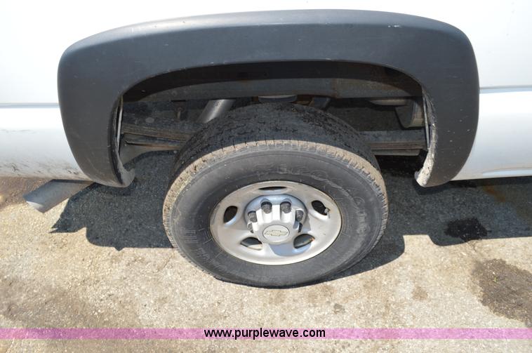 image for item G3620 2006 Chevrolet Silverado 2500HD pickup truck