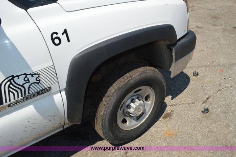 image for item G3620 2006 Chevrolet Silverado 2500HD pickup truck