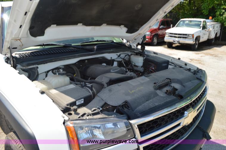 image for item G3620 2006 Chevrolet Silverado 2500HD pickup truck