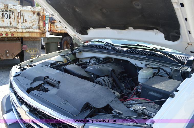 image for item G3620 2006 Chevrolet Silverado 2500HD pickup truck