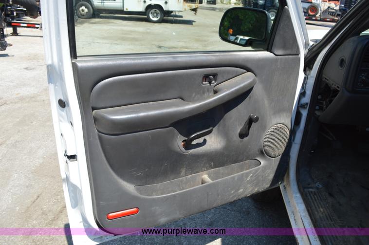 image for item G3620 2006 Chevrolet Silverado 2500HD pickup truck