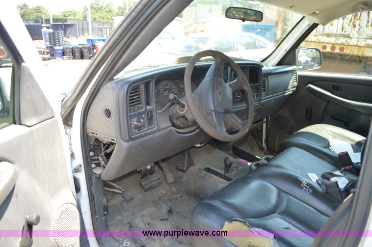 image for item G3620 2006 Chevrolet Silverado 2500HD pickup truck