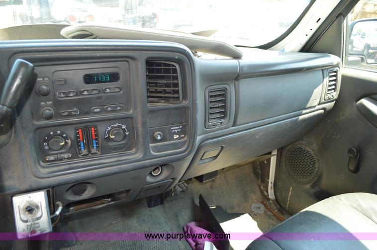 image for item G3620 2006 Chevrolet Silverado 2500HD pickup truck