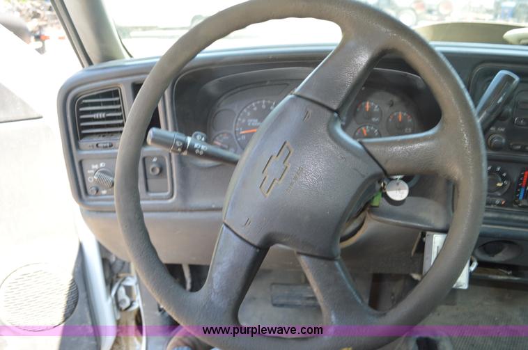 image for item G3620 2006 Chevrolet Silverado 2500HD pickup truck