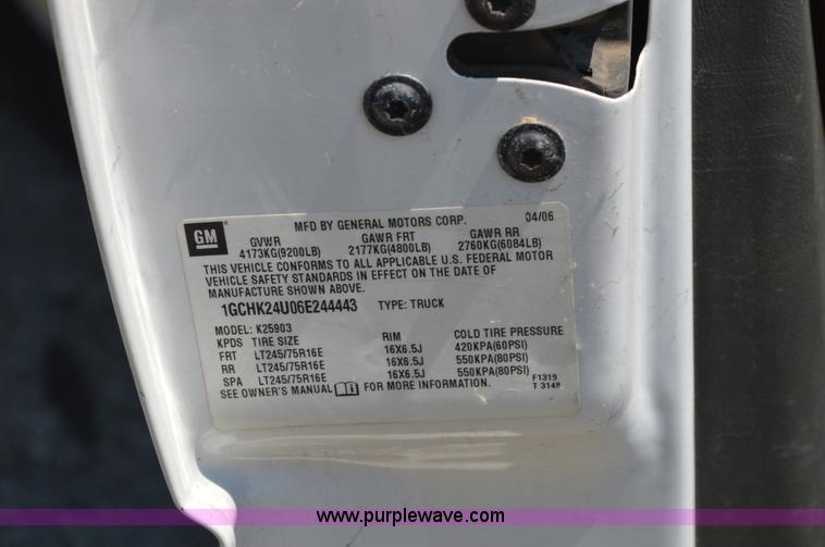 image for item G3620 2006 Chevrolet Silverado 2500HD pickup truck