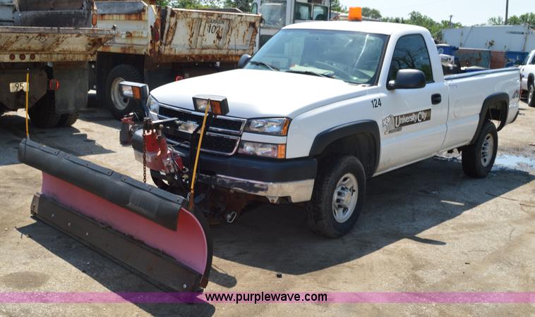 image for item G3621 2006 Chevrolet Silverado 2500HD pickup truck