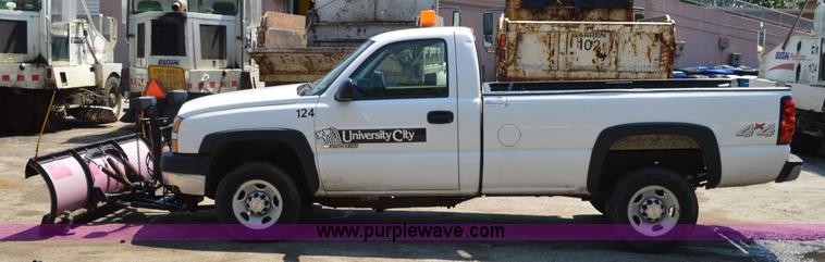 image for item G3621 2006 Chevrolet Silverado 2500HD pickup truck