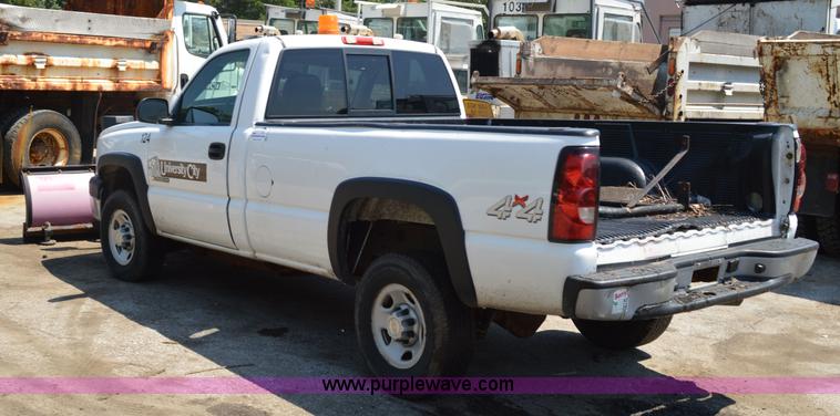 image for item G3621 2006 Chevrolet Silverado 2500HD pickup truck