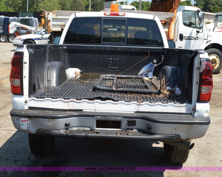 image for item G3621 2006 Chevrolet Silverado 2500HD pickup truck