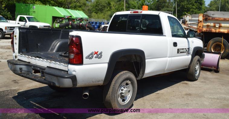 image for item G3621 2006 Chevrolet Silverado 2500HD pickup truck