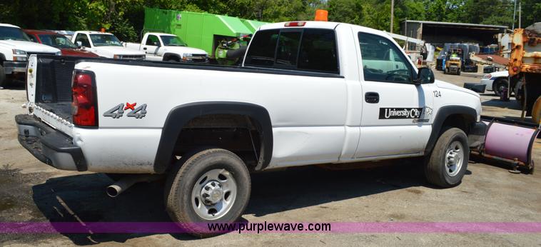 image for item G3621 2006 Chevrolet Silverado 2500HD pickup truck