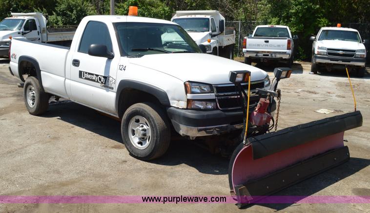 image for item G3621 2006 Chevrolet Silverado 2500HD pickup truck
