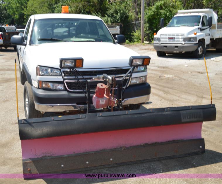 image for item G3621 2006 Chevrolet Silverado 2500HD pickup truck