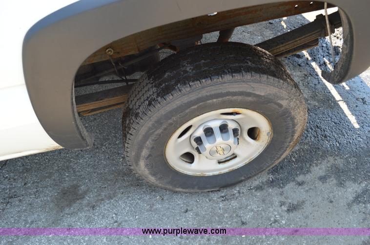 image for item G3621 2006 Chevrolet Silverado 2500HD pickup truck