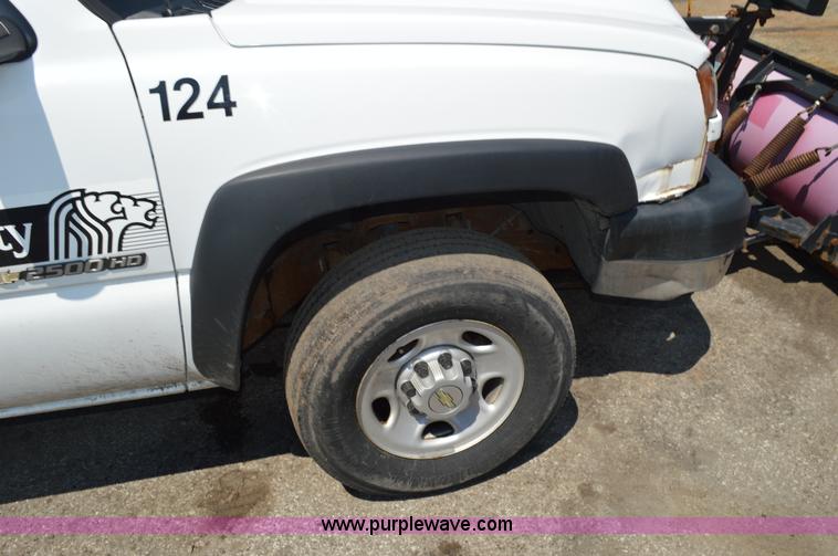 image for item G3621 2006 Chevrolet Silverado 2500HD pickup truck