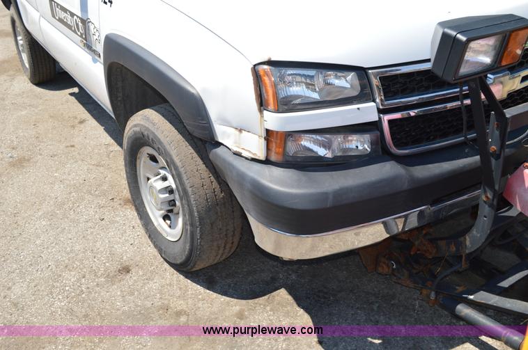 image for item G3621 2006 Chevrolet Silverado 2500HD pickup truck
