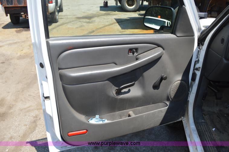 image for item G3621 2006 Chevrolet Silverado 2500HD pickup truck