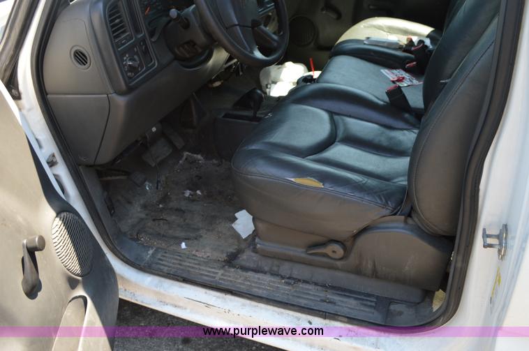 image for item G3621 2006 Chevrolet Silverado 2500HD pickup truck