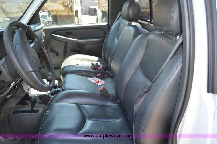 image for item G3621 2006 Chevrolet Silverado 2500HD pickup truck