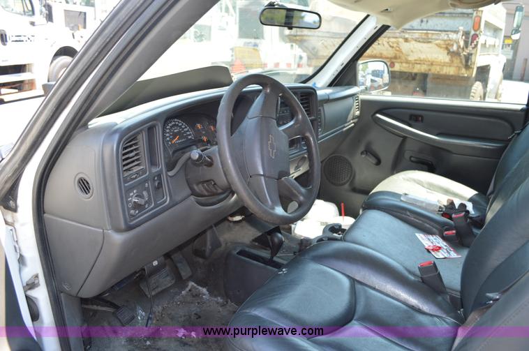 image for item G3621 2006 Chevrolet Silverado 2500HD pickup truck