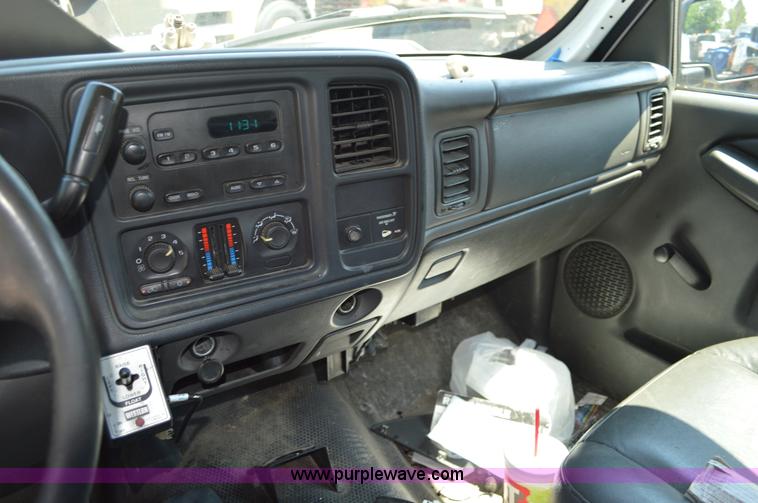 image for item G3621 2006 Chevrolet Silverado 2500HD pickup truck