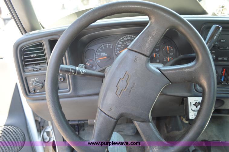 image for item G3621 2006 Chevrolet Silverado 2500HD pickup truck