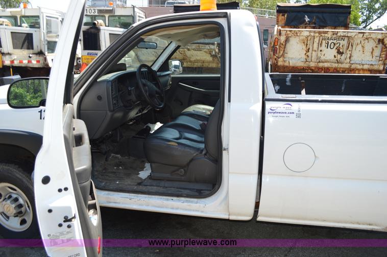 image for item G3621 2006 Chevrolet Silverado 2500HD pickup truck