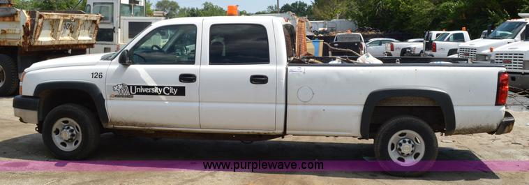 image for item G3625 2006 Chevrolet Silverado 2500HD Crew Cab pickup truck