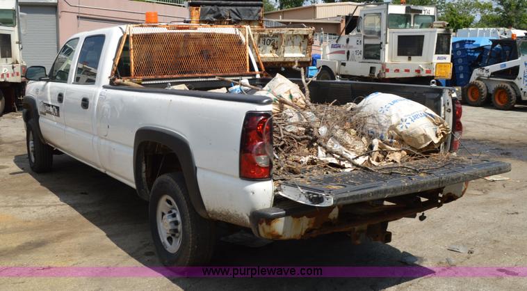 image for item G3625 2006 Chevrolet Silverado 2500HD Crew Cab pickup truck