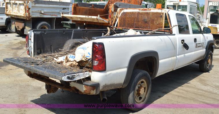 image for item G3625 2006 Chevrolet Silverado 2500HD Crew Cab pickup truck