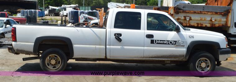 image for item G3625 2006 Chevrolet Silverado 2500HD Crew Cab pickup truck