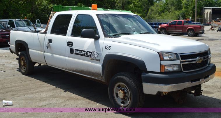 image for item G3625 2006 Chevrolet Silverado 2500HD Crew Cab pickup truck