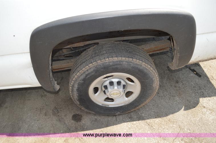 image for item G3625 2006 Chevrolet Silverado 2500HD Crew Cab pickup truck