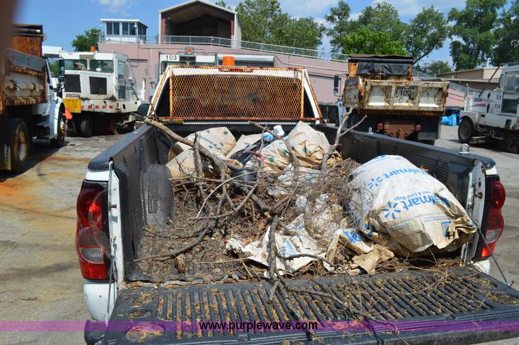 image for item G3625 2006 Chevrolet Silverado 2500HD Crew Cab pickup truck