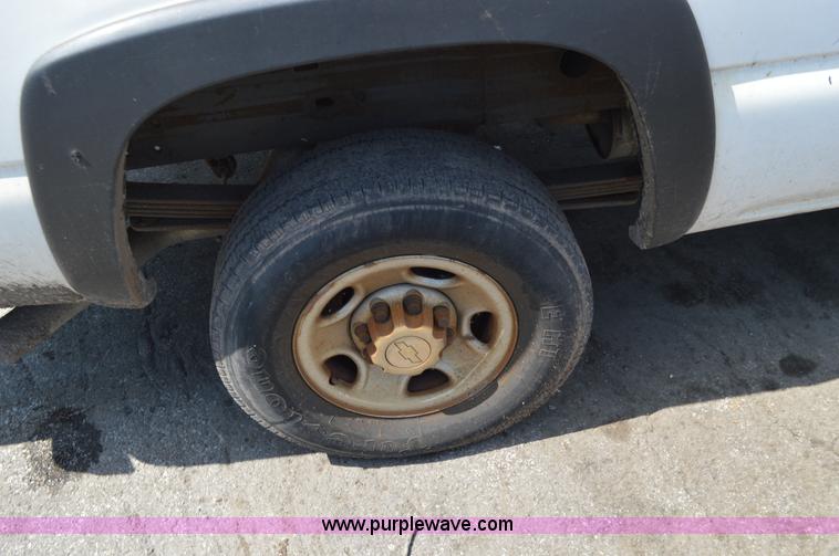 image for item G3625 2006 Chevrolet Silverado 2500HD Crew Cab pickup truck